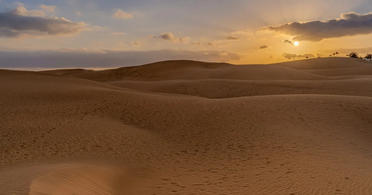 Zonsondergang over de zandduinen van Maspalomas op Gran Canaria